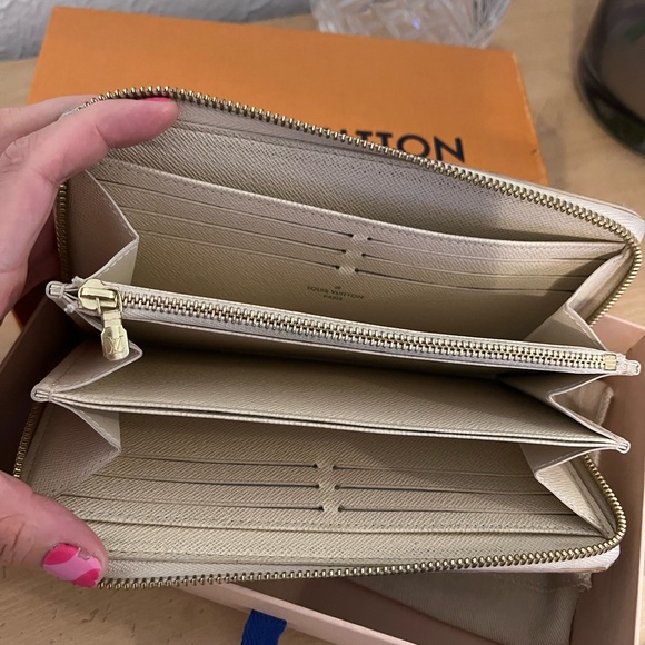 - Louis Vuitton Damien Azur Zippy Wallet - Picture 3 of 9